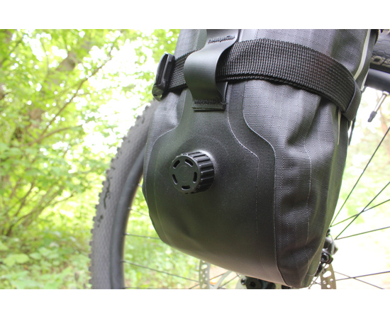 Велосумка водонепроницаемая на вилку TOURBIKE 888-001 (7 л, черный), изображение 9